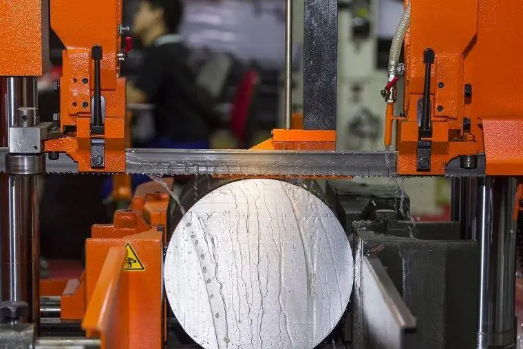 corte con sierra cinta